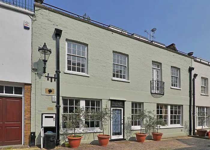Ennismore Mews London